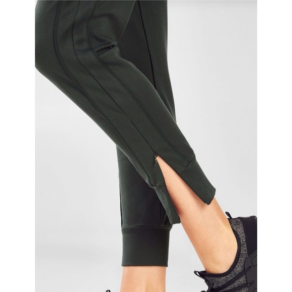 Fabletics Athletic Carrigan Jogger Gray Pull On Pants Yoga Gym Size Medium - Picture 2 of 6